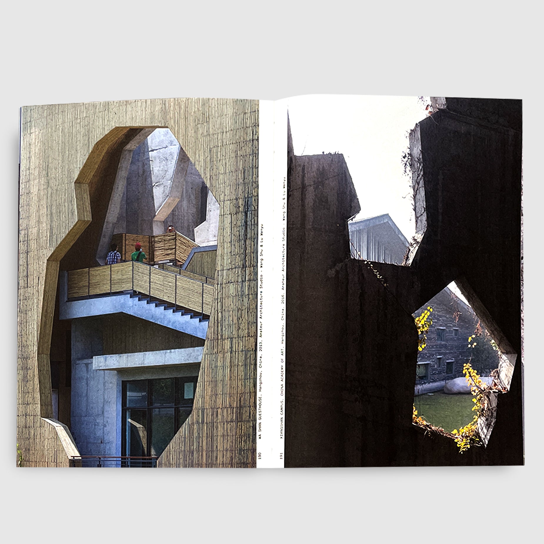 イワンバーン　Moments in Architecture Iwan Baan MOMENTS IN ARCHITECTURE / Iwan Baan - 本 屋 青 旗 Ao-Hata Bookstore